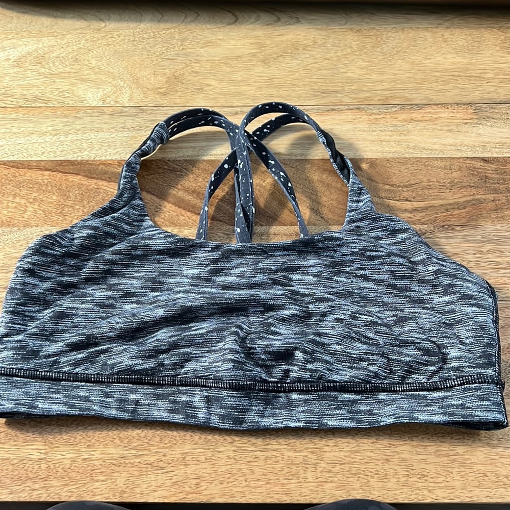 Lululemon energy sports bra; Sz 8; black and white